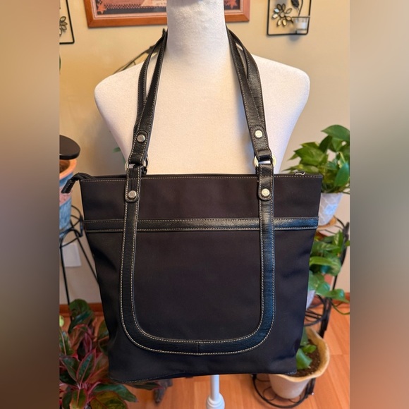 Franco Sarto Black Nylon Shoulder Bag W Smart Lite Pocket Inside Zip Closure - Picture 2 of 15